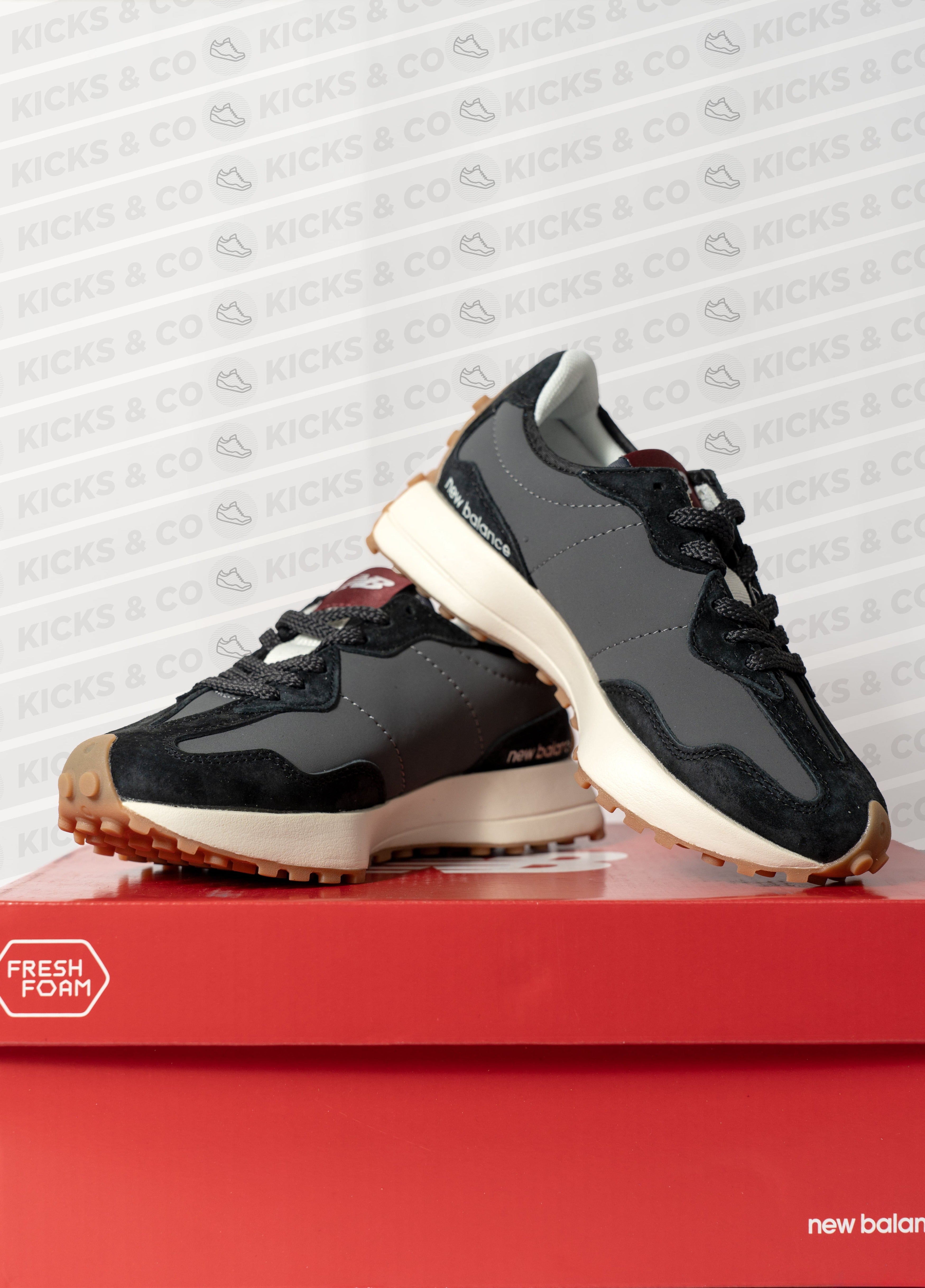 New Balance 327 (Black)