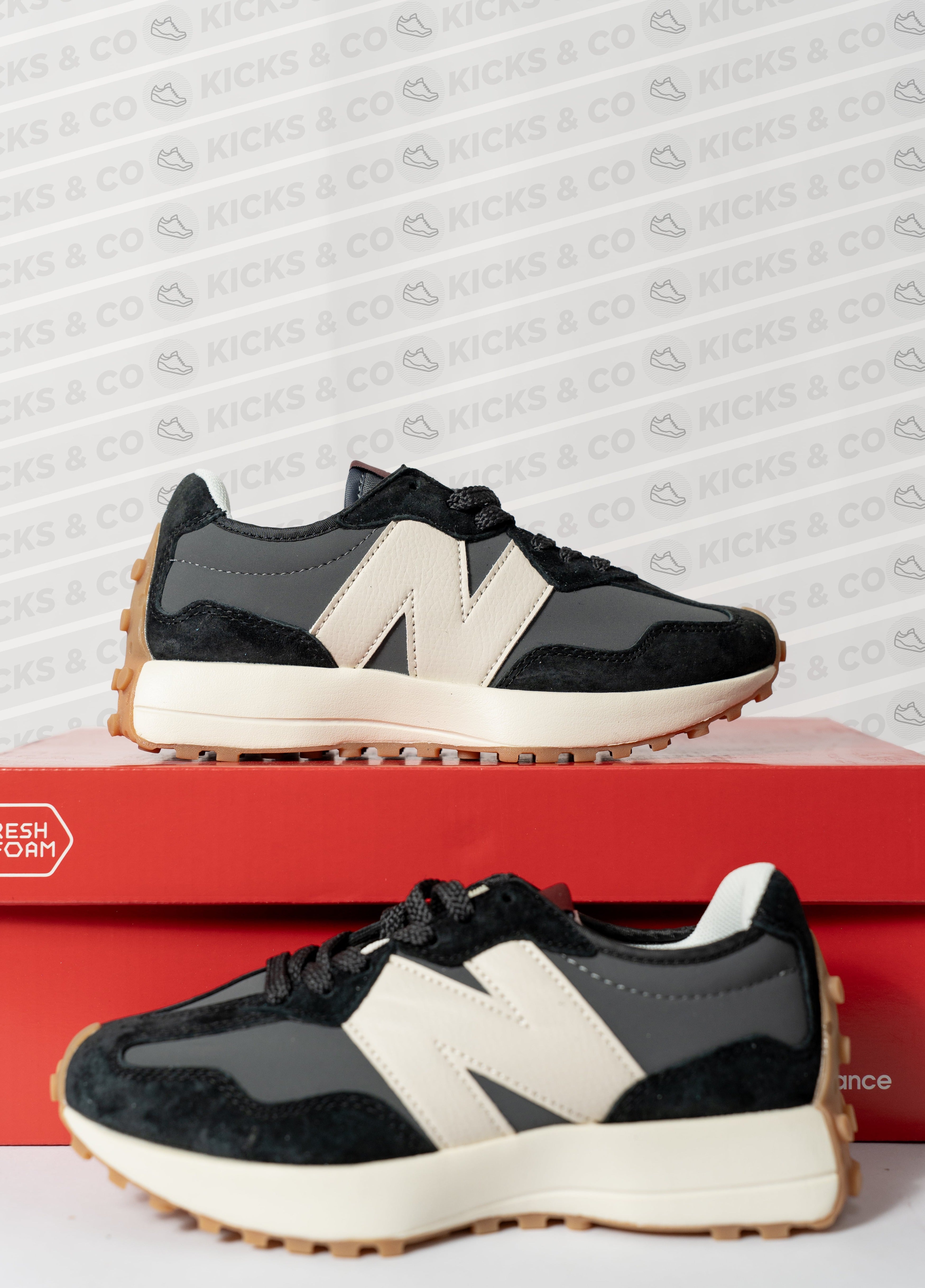 New Balance 327 (Black)