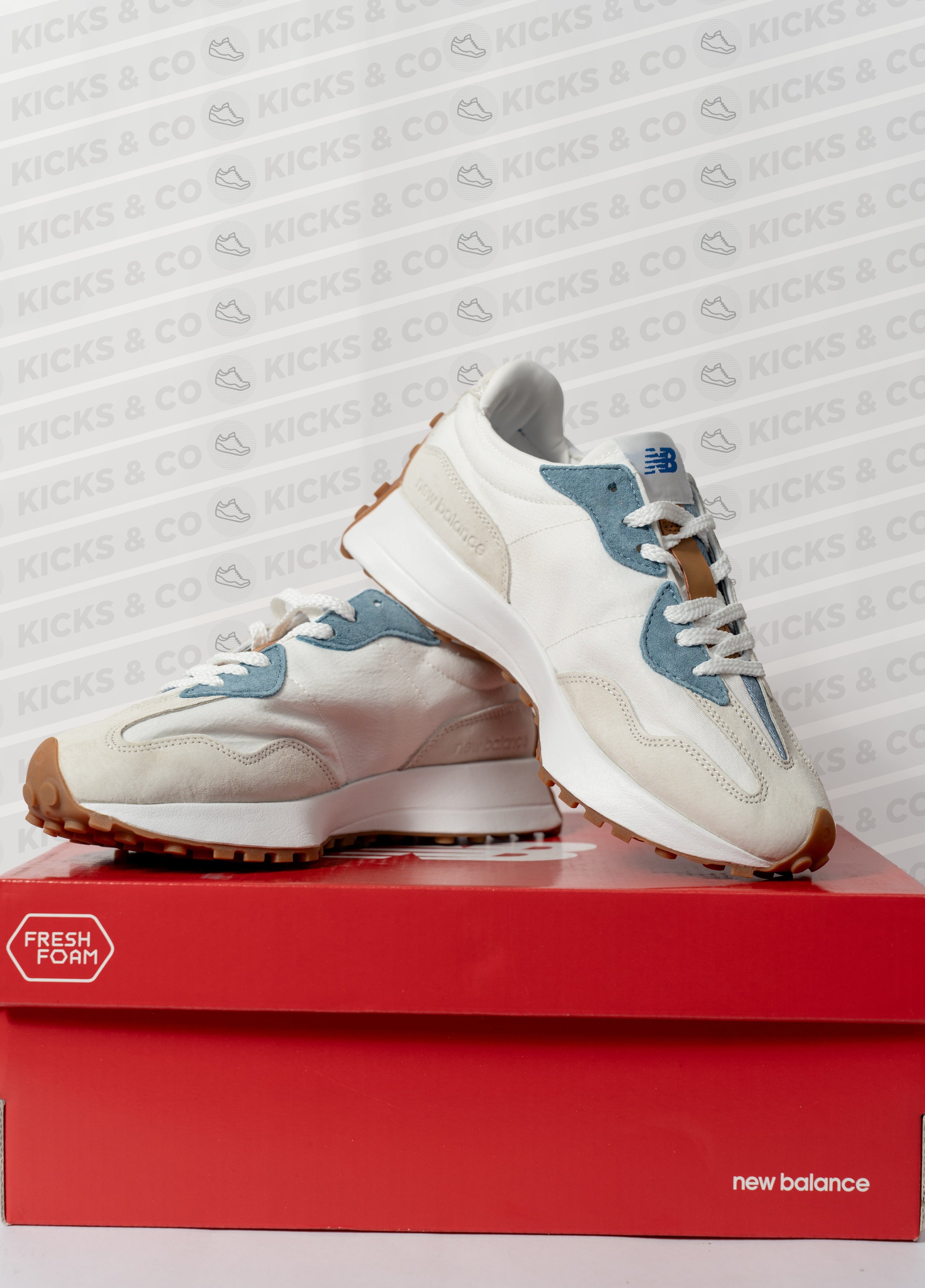 New Balance 327 (Sky Blue)