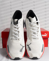 Sports shoes 