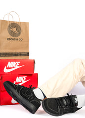 Air jordan × travis scot sneakers